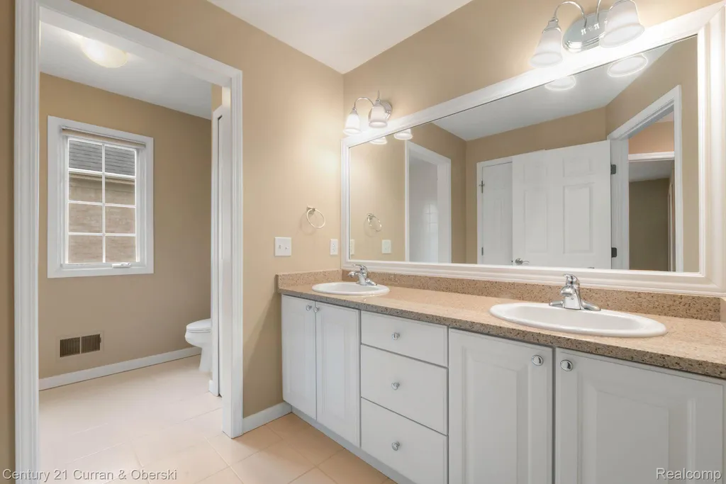 27852 Larson Lane Farmington Hills City MI 48331