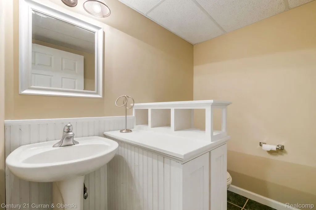 27852 Larson Lane Farmington Hills City MI 48331