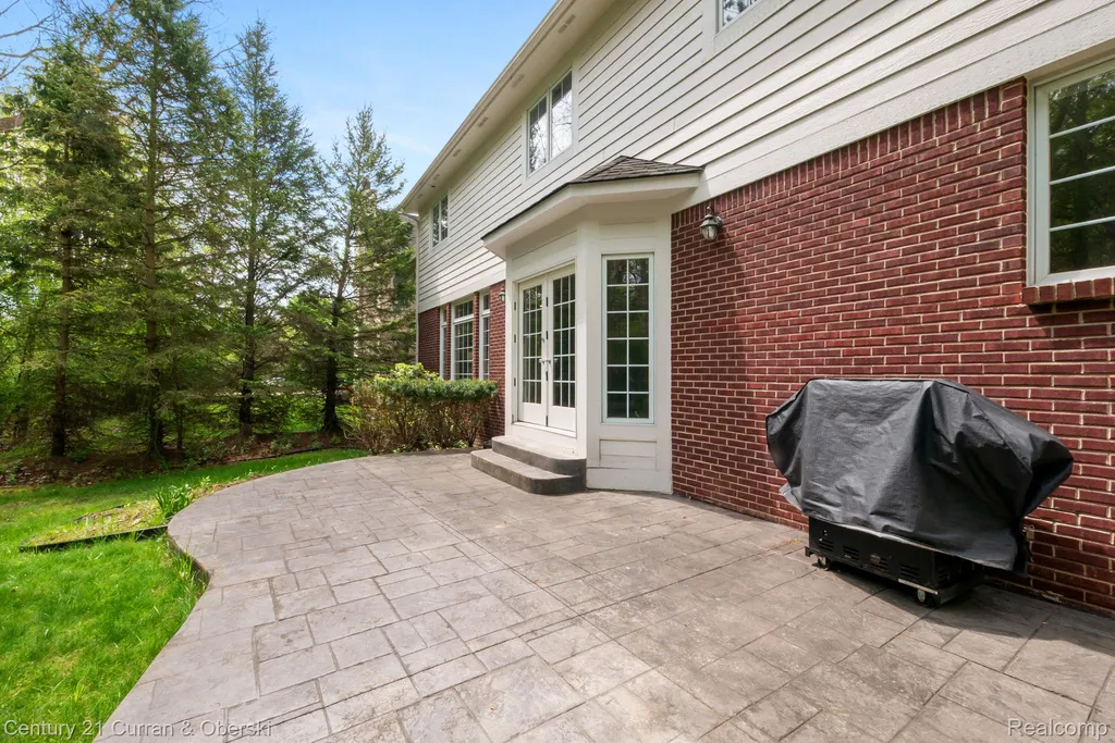 27852 Larson Lane Farmington Hills City MI 48331