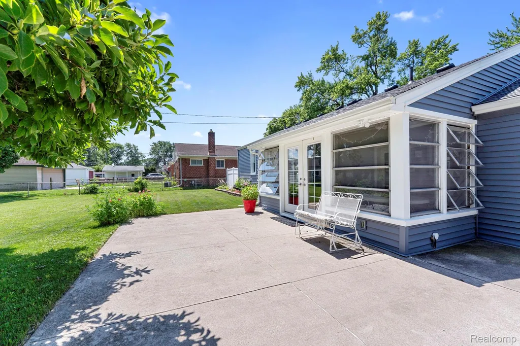 6735 Balfour Avenue Allen Park City MI 48101