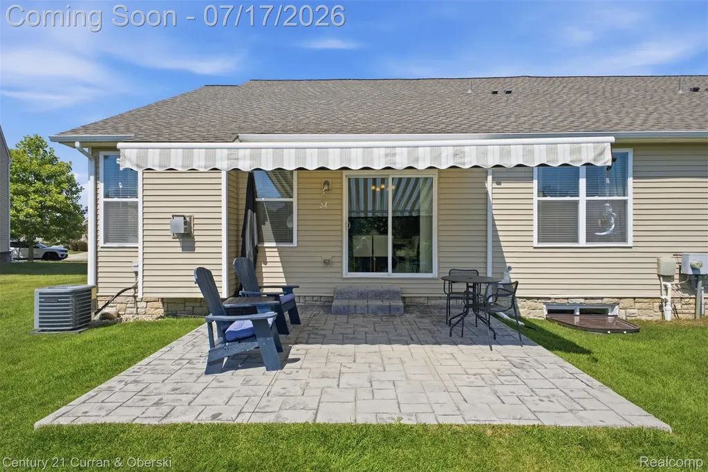 57283 Elk Run W Lyon Charter Township MI 48165