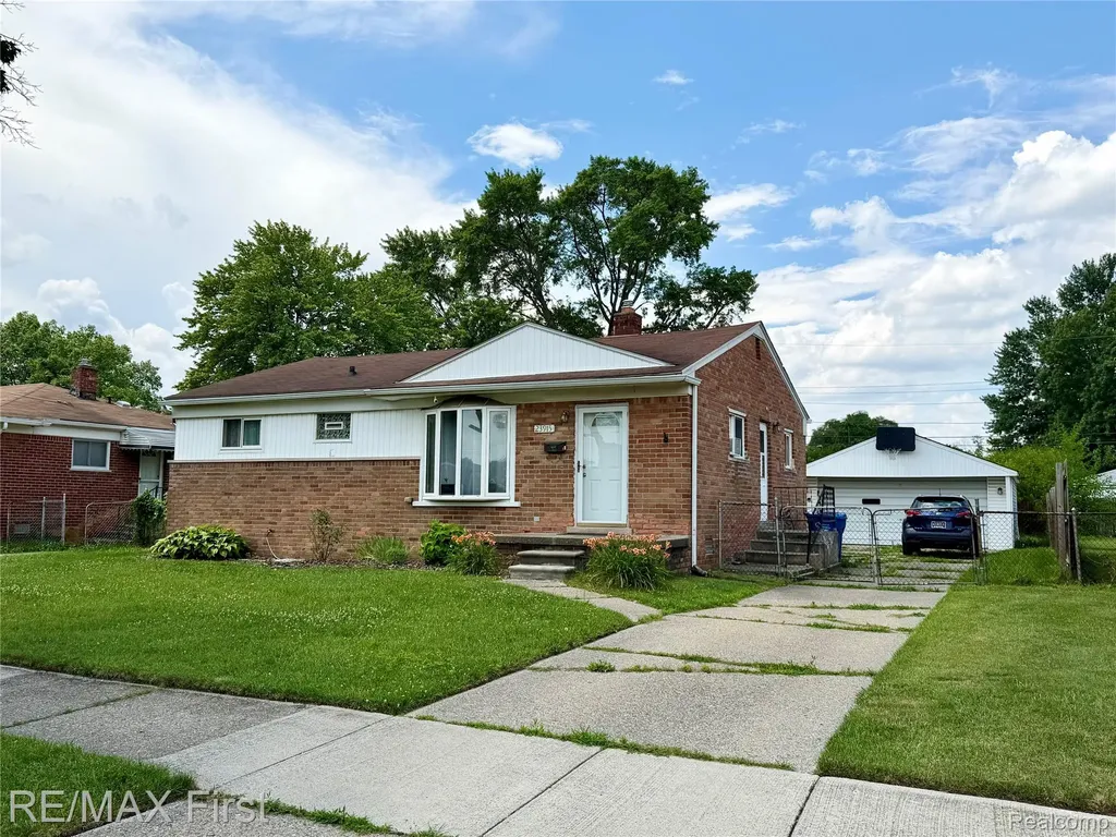 23915 Romano Street Warren City MI 48091