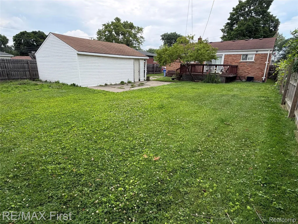23915 Romano Street Warren City MI 48091
