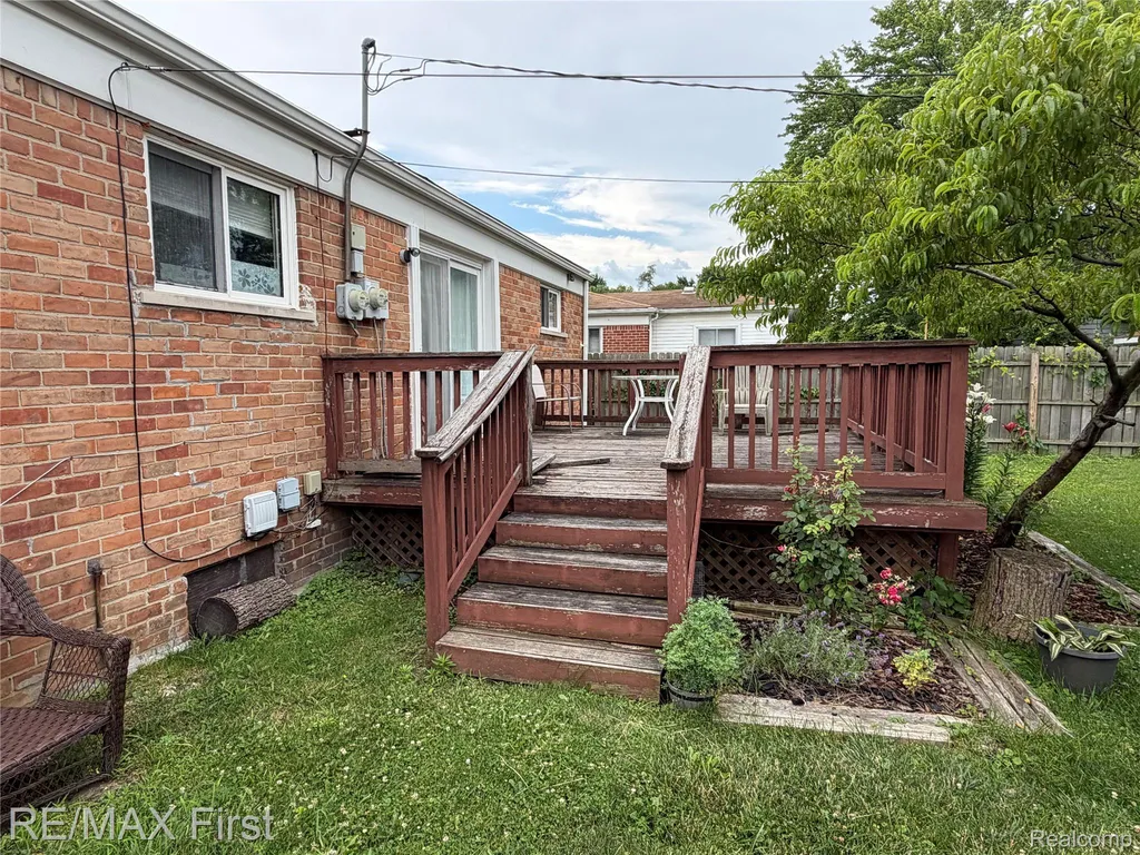 23915 Romano Street Warren City MI 48091