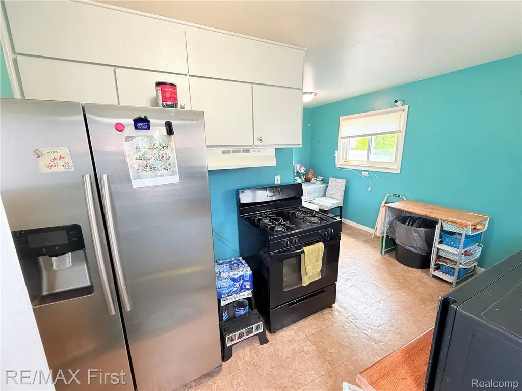 23915 Romano Street Warren City MI 48091