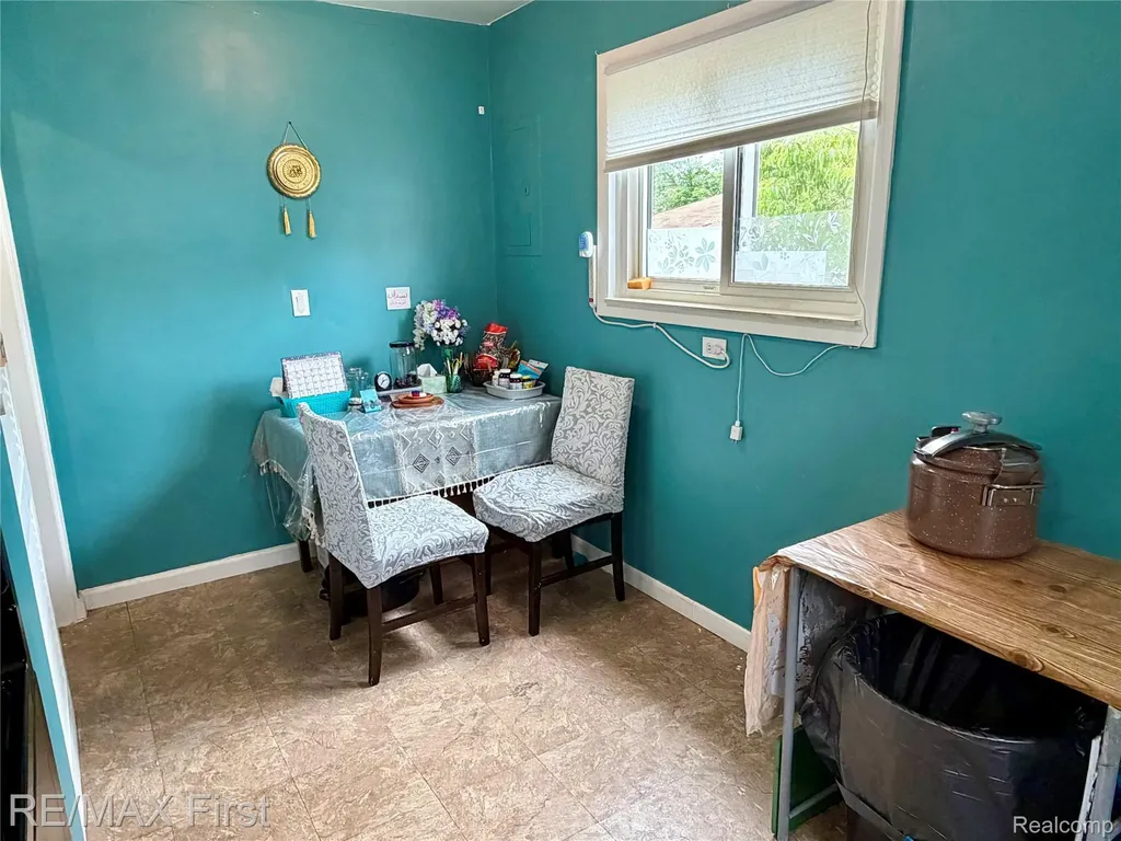 23915 Romano Street Warren City MI 48091