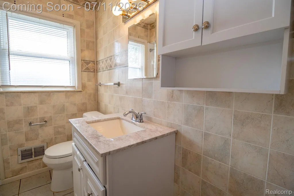 1455 Jeffrey Lane Inkster City MI 48141