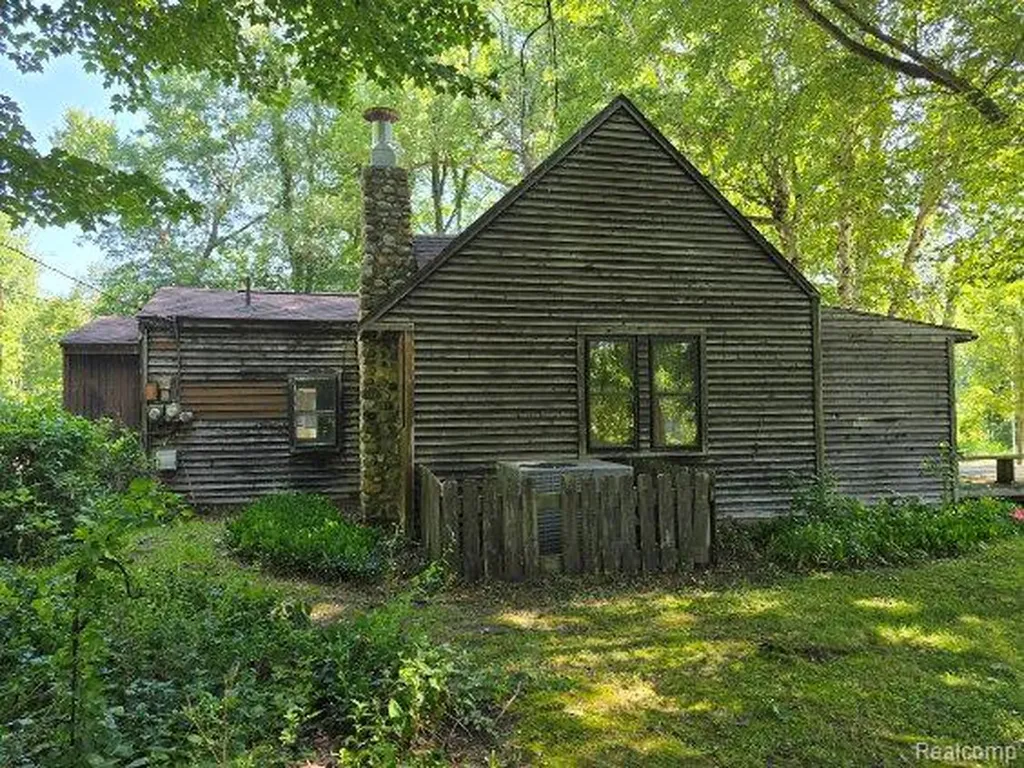5751 Island Drive Hadley Township MI 48438