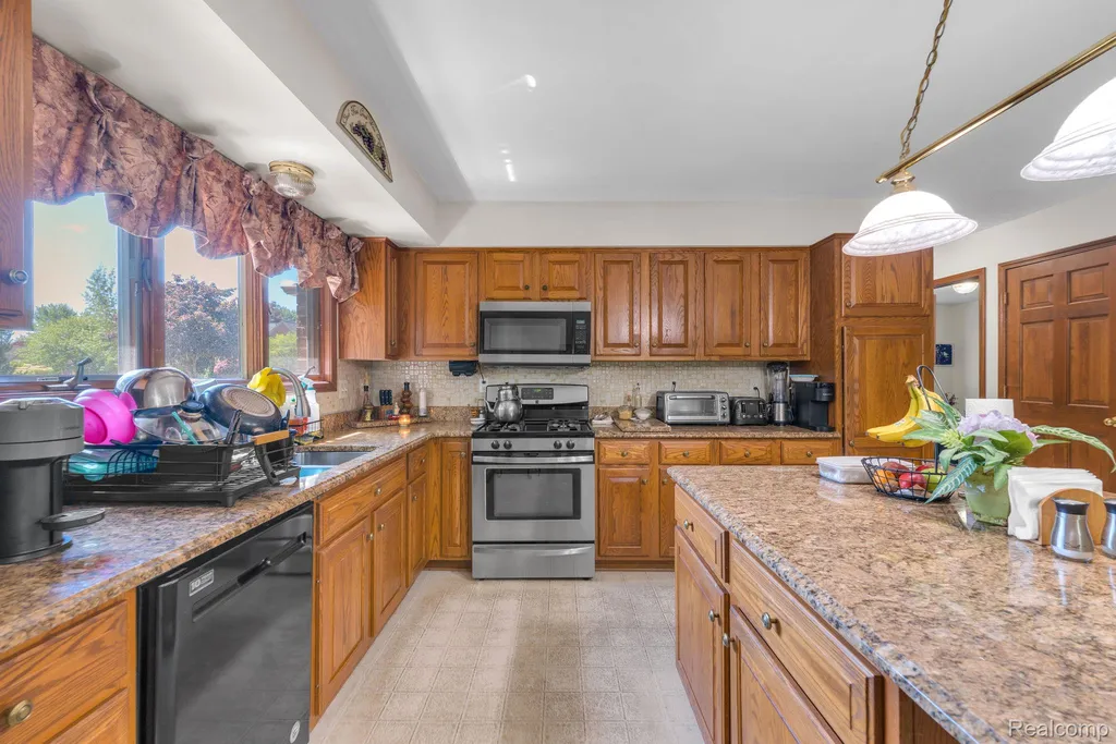 43746 Via Antonio Drive Sterling Heights City MI 48314