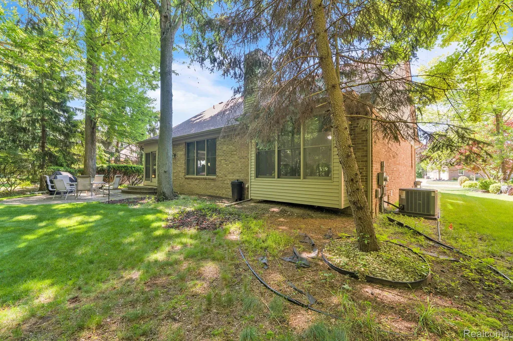 43746 Via Antonio Drive Sterling Heights City MI 48314