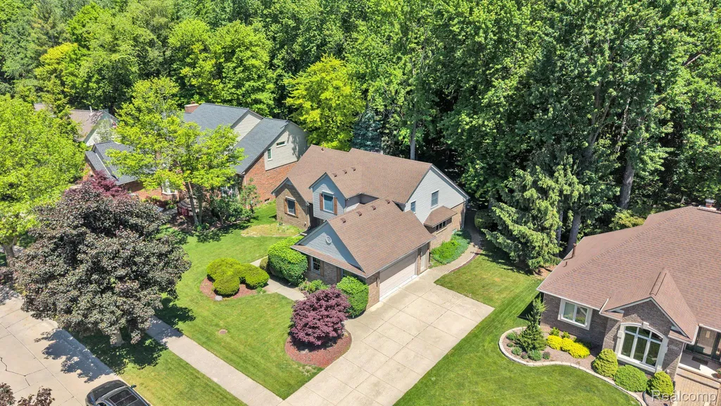 43746 Via Antonio Drive Sterling Heights City MI 48314