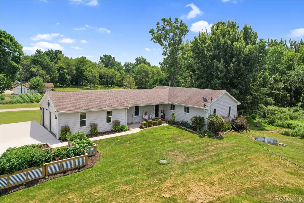 6050 Brophy Road Oceola Township MI 48855