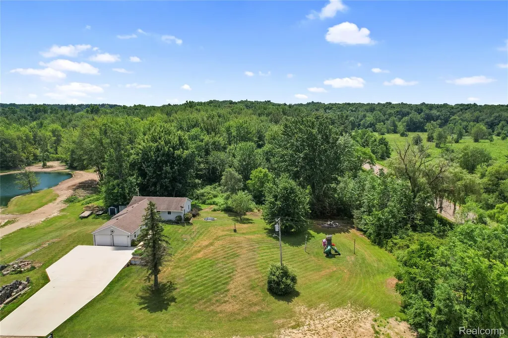 6050 Brophy Road Oceola Township MI 48855