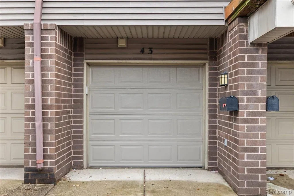 43 Georgetown Court Dearborn City MI 48126