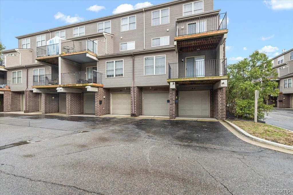 43 Georgetown Court Dearborn City MI 48126
