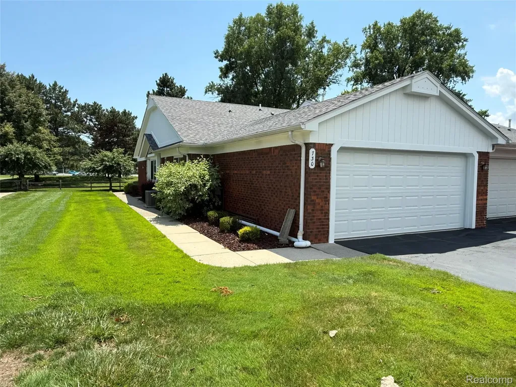 730 Country Club Dr Drive St. Clair Shores City MI 48082