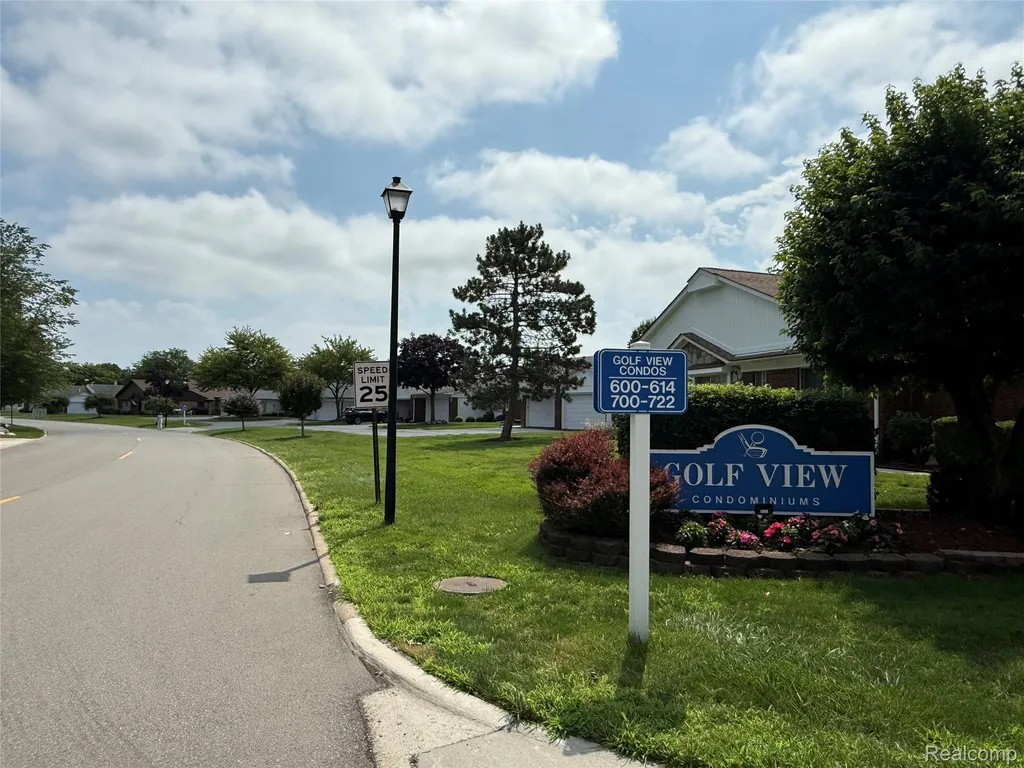 730 Country Club Dr Drive St. Clair Shores City MI 48082