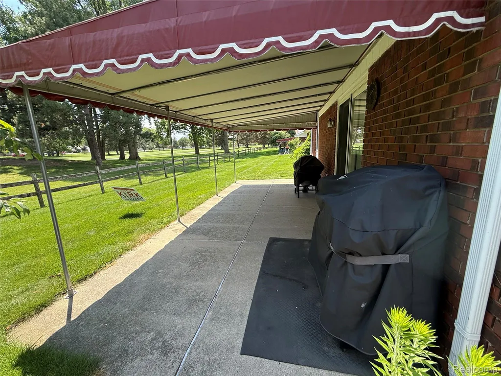 730 Country Club Dr Drive St. Clair Shores City MI 48082