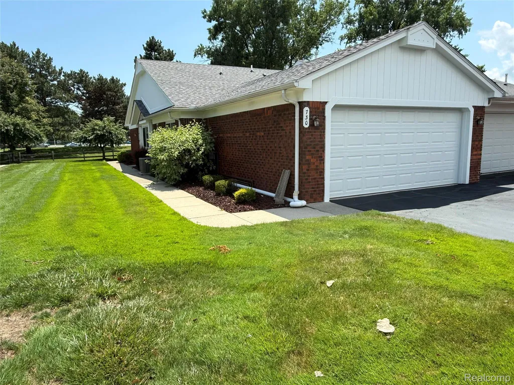 730 Country Club Dr Drive St. Clair Shores City MI 48082