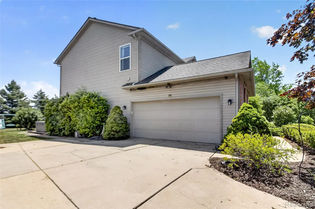 27985 S Mockingbird Drive Huron Charter Township MI 48134