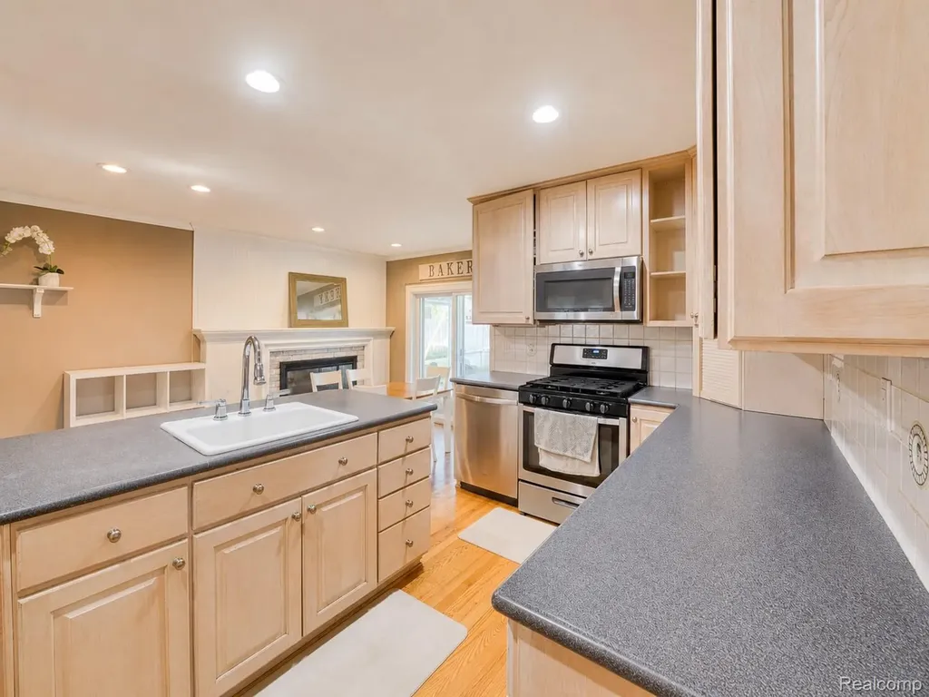 15123 Hix Street Livonia City MI 48154