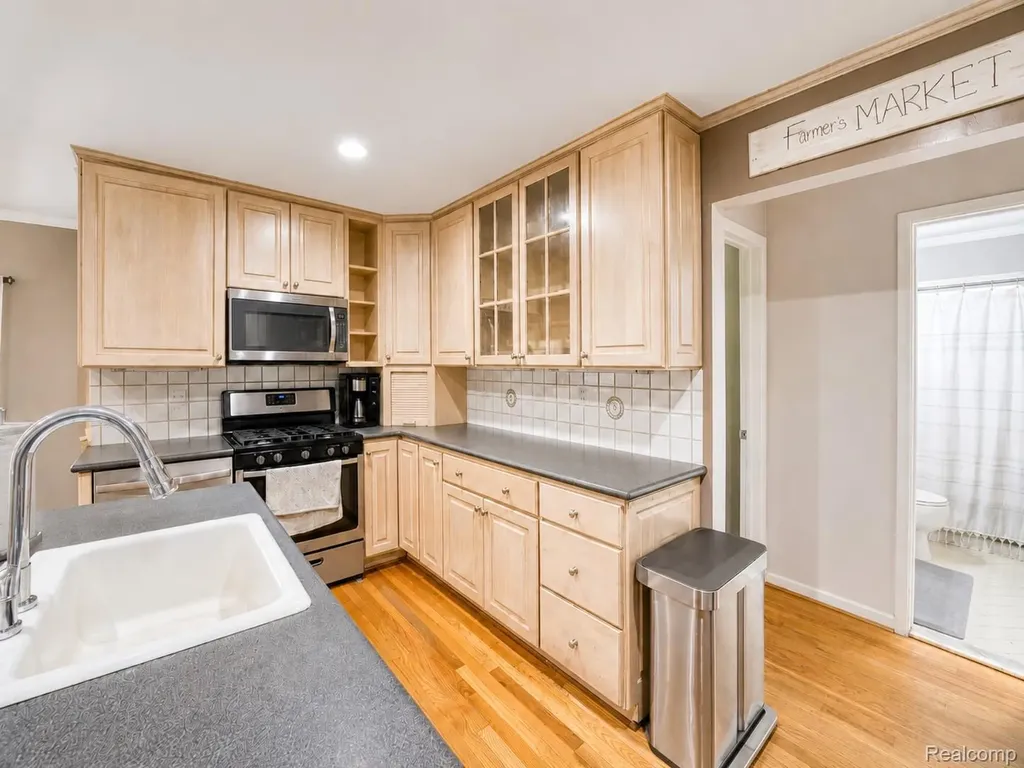 15123 Hix Street Livonia City MI 48154