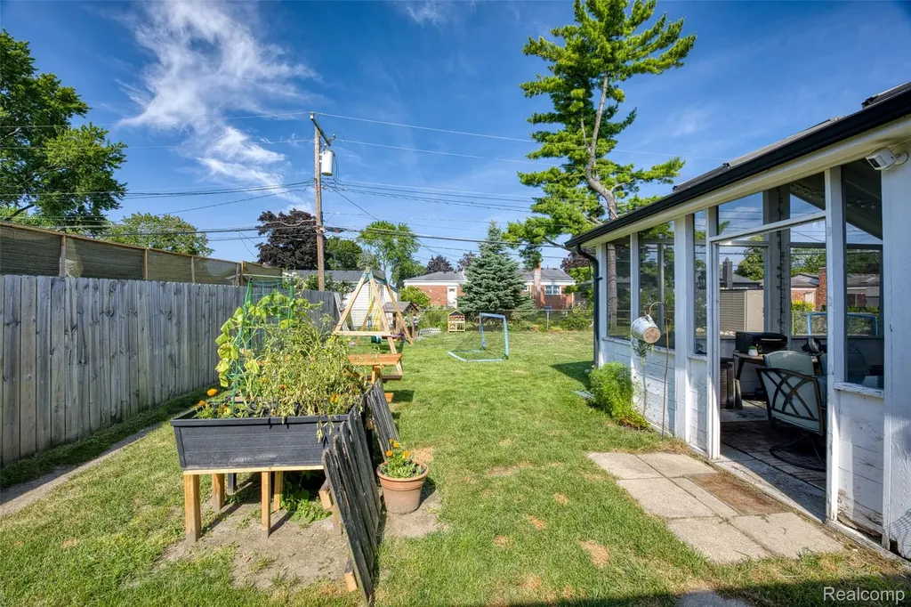 15123 Hix Street Livonia City MI 48154