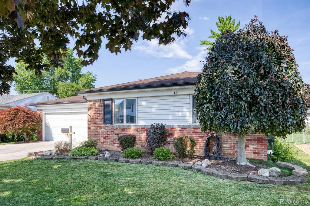 15123 Hix Street Livonia City MI 48154