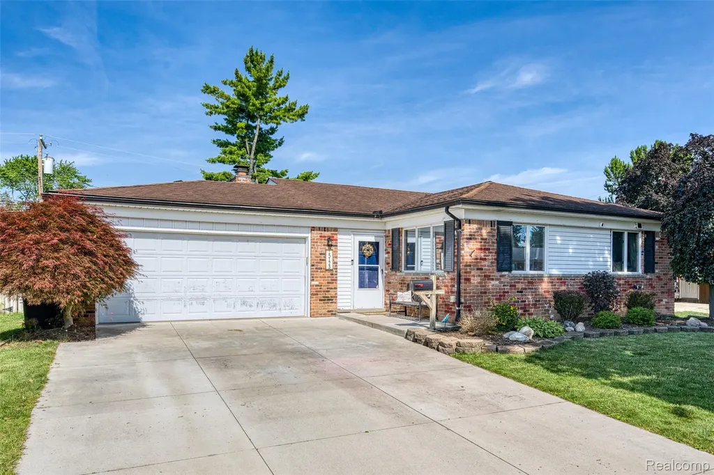 15123 Hix Street Livonia City MI 48154