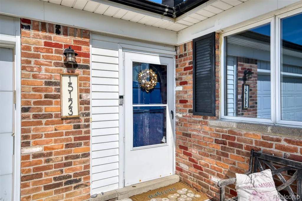 15123 Hix Street Livonia City MI 48154