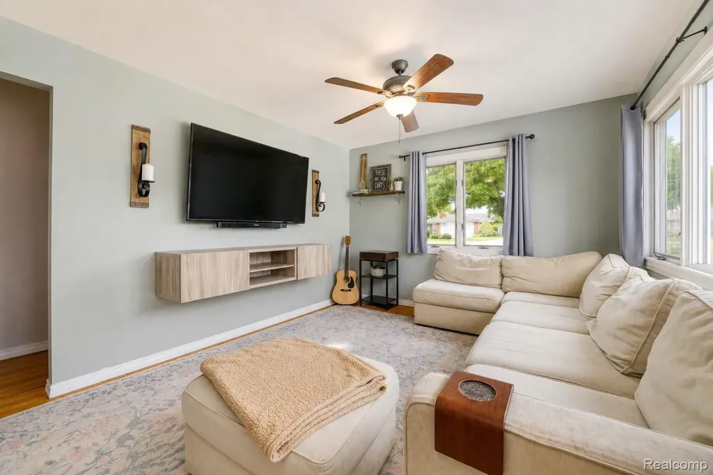 15123 Hix Street Livonia City MI 48154