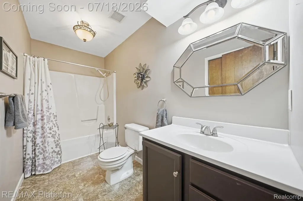 127 S East Street Fowlerville Village MI 48836