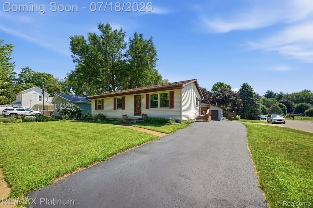 127 S East Street Fowlerville Village MI 48836