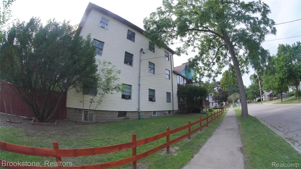 510 Pleasant Street Charlotte City MI 48813