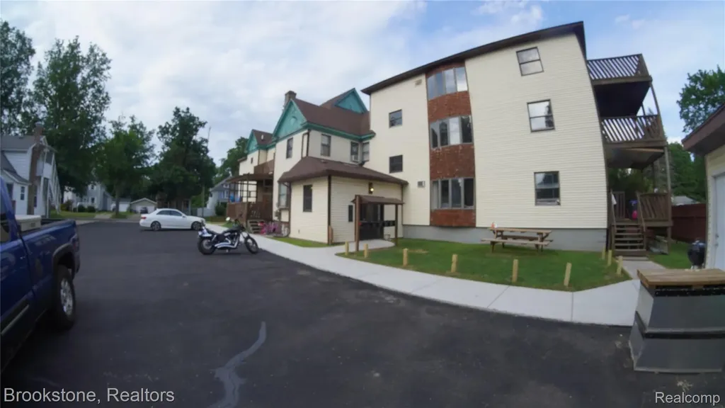 510 Pleasant Street Charlotte City MI 48813