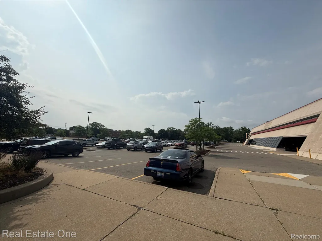 829 E Auburn Road Rochester Hills City MI 48307
