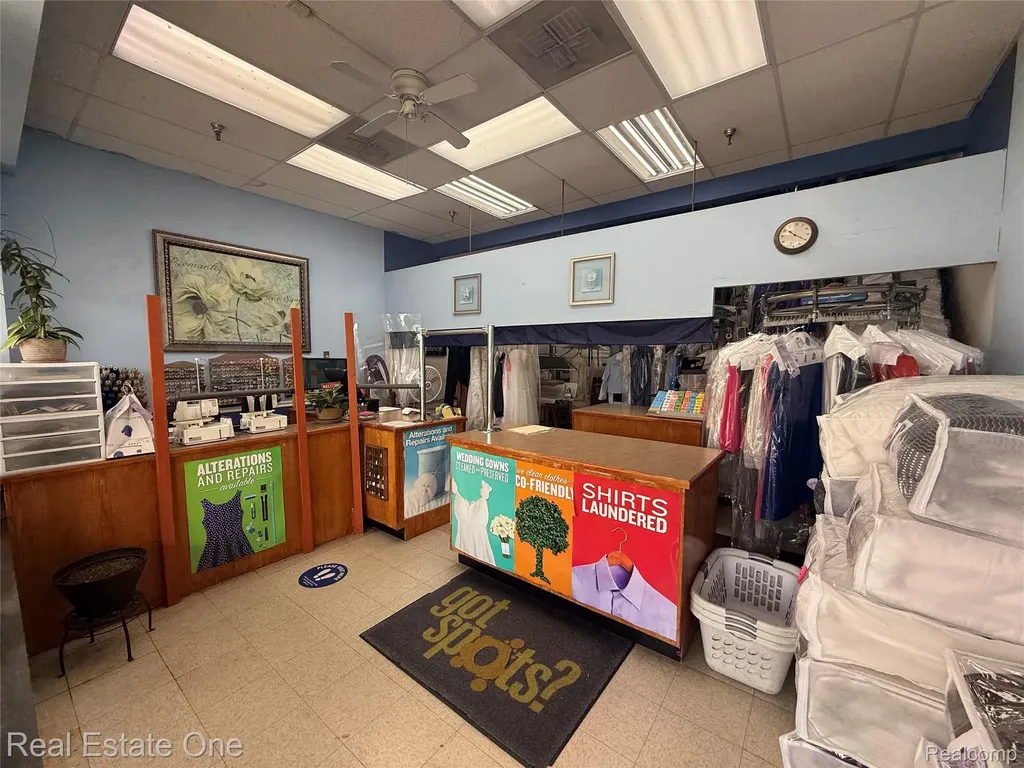 829 E Auburn Road Rochester Hills City MI 48307