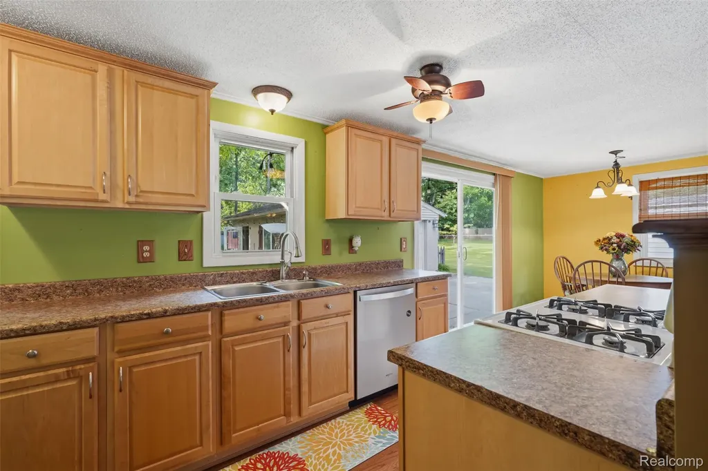 608 Snyder Road Highland Charter Township MI 48357
