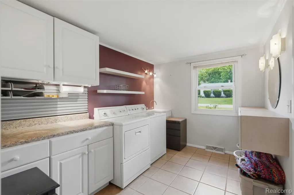 608 Snyder Road Highland Charter Township MI 48357