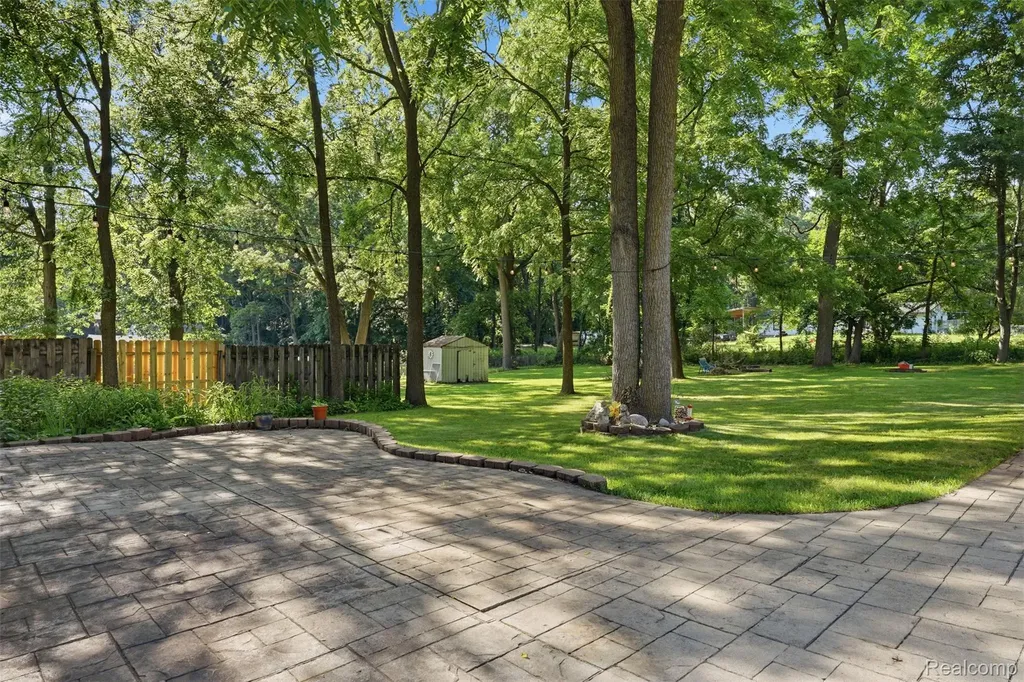 608 Snyder Road Highland Charter Township MI 48357