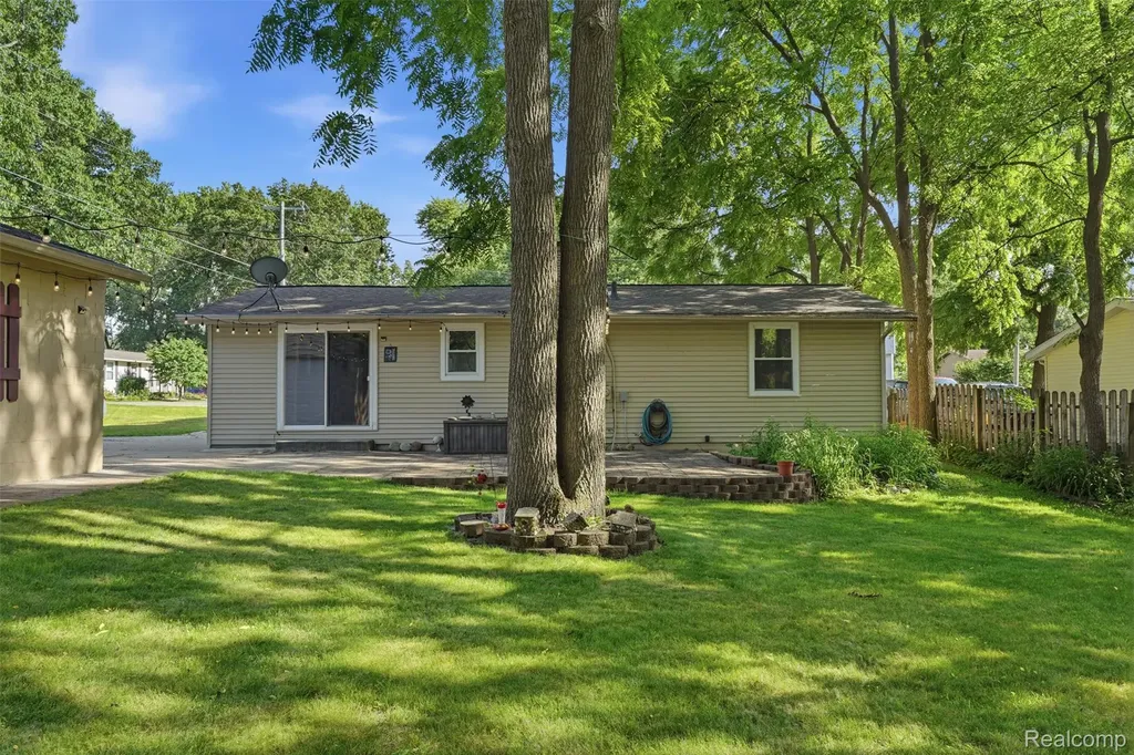 608 Snyder Road Highland Charter Township MI 48357