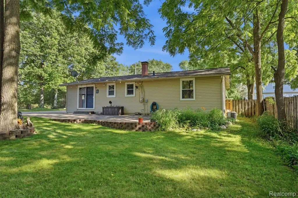 608 Snyder Road Highland Charter Township MI 48357