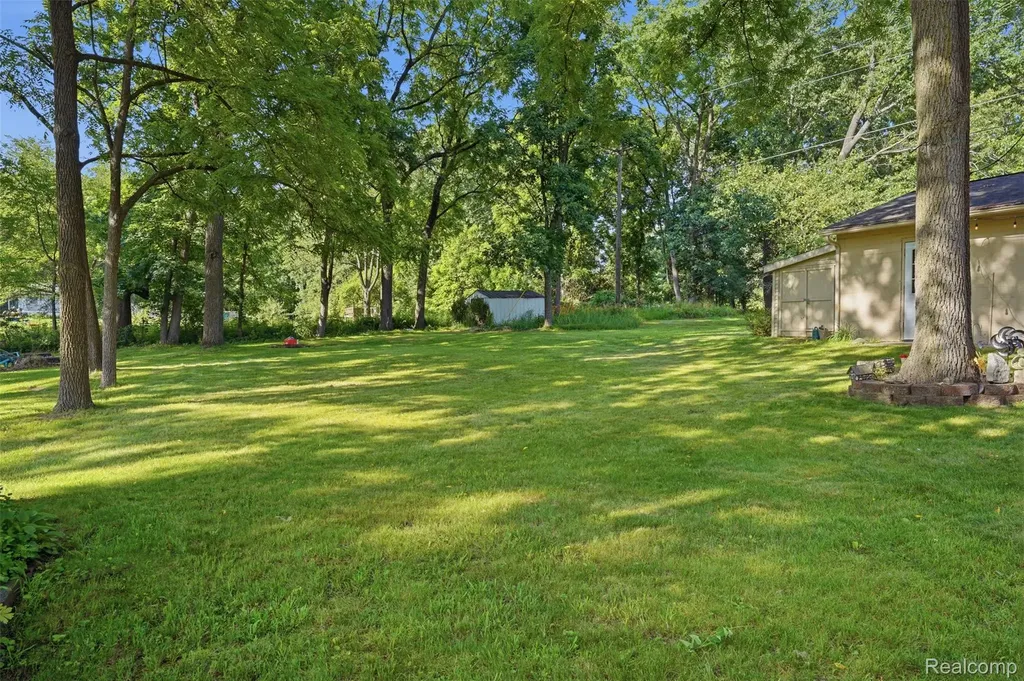 608 Snyder Road Highland Charter Township MI 48357