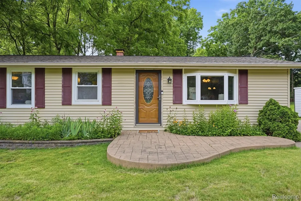 608 Snyder Road Highland Charter Township MI 48357