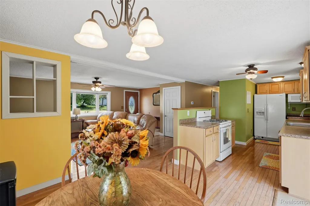 608 Snyder Road Highland Charter Township MI 48357