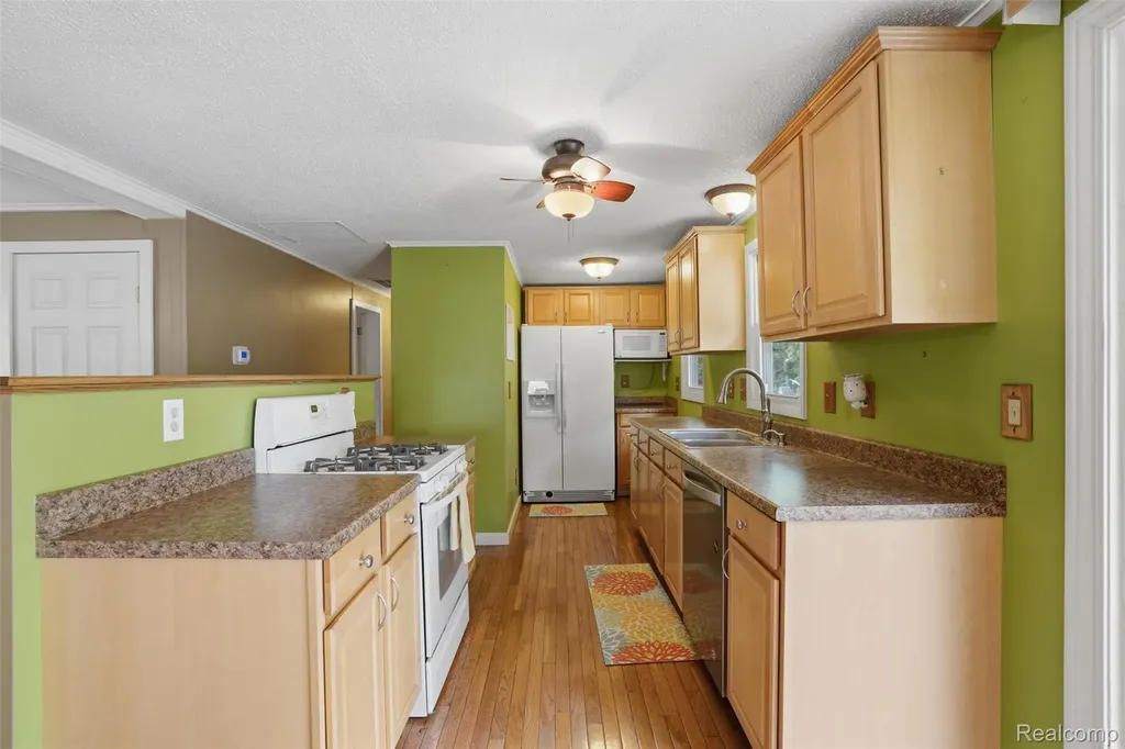 608 Snyder Road Highland Charter Township MI 48357