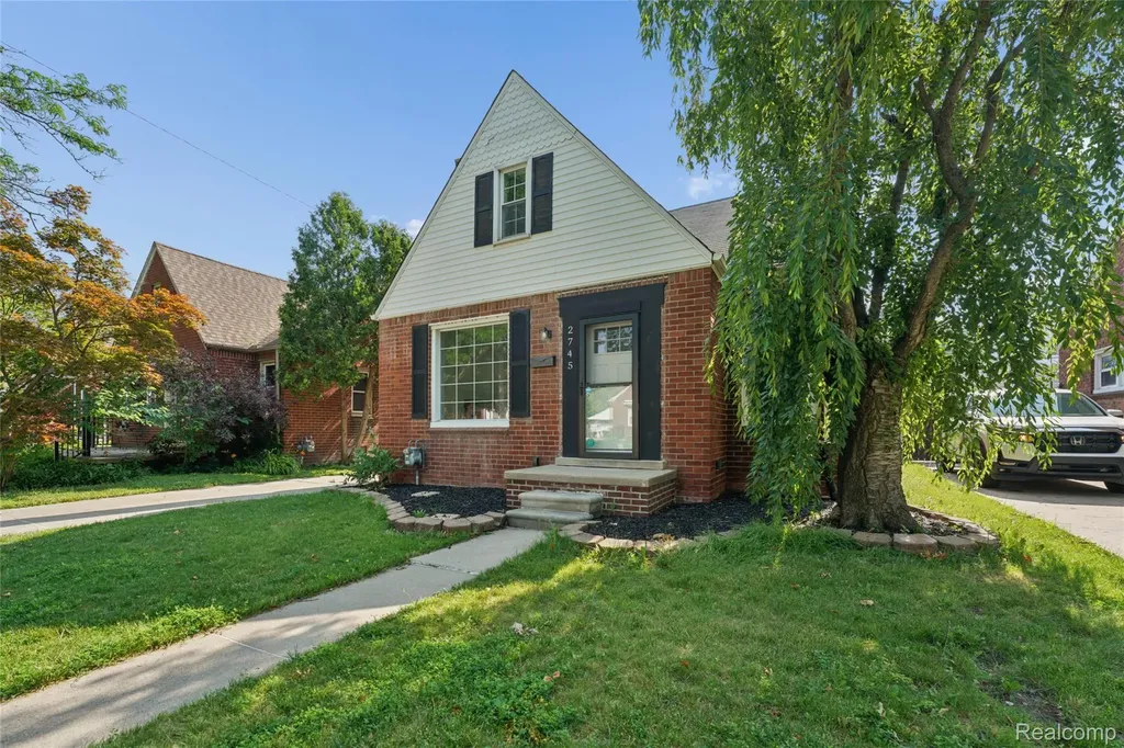 2745 21st Street Wyandotte City MI 48192