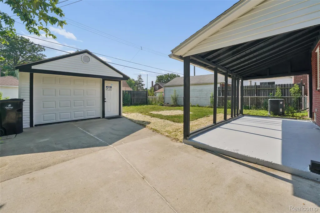 2745 21st Street Wyandotte City MI 48192