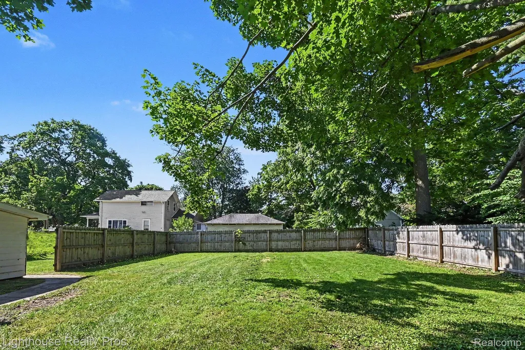405 W Jefferson Street Grand Ledge City MI 48837