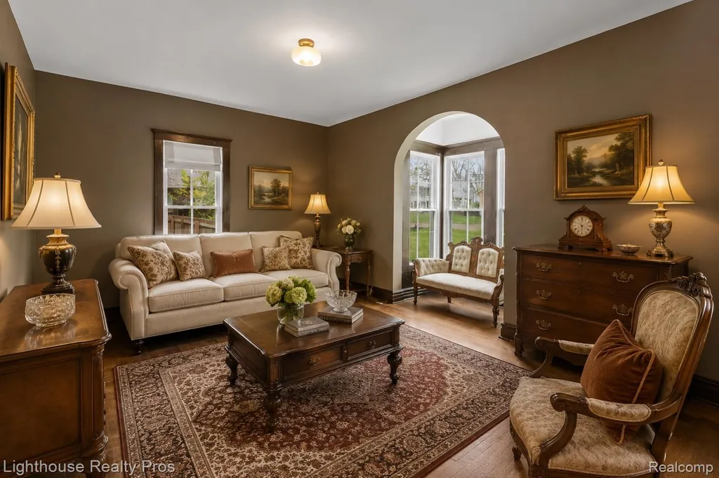 405 W Jefferson Street Grand Ledge City MI 48837